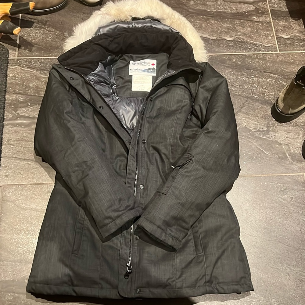Gently worn  Quartz down filled winter coat. Super warm. Hits about hip length.